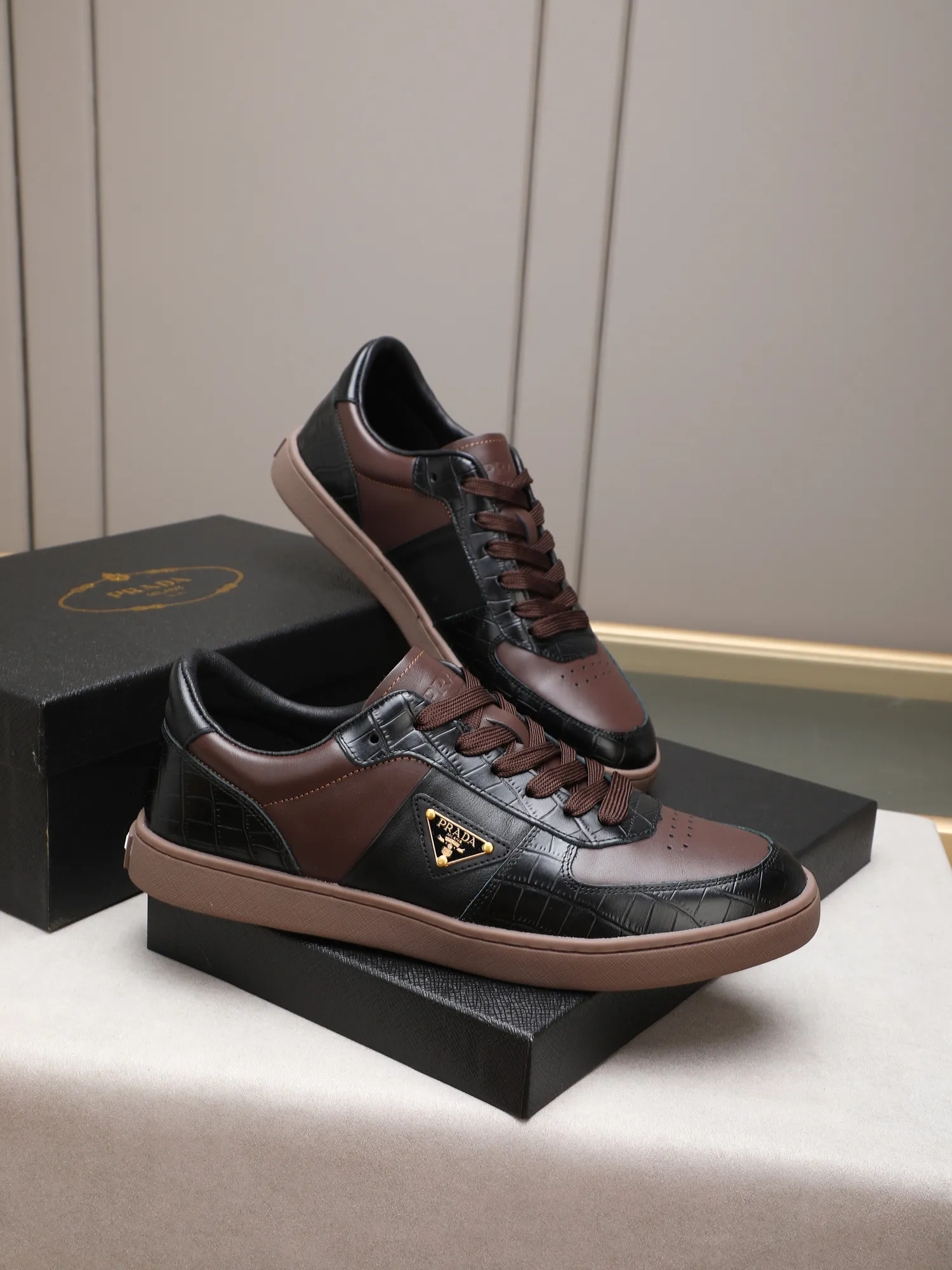 Men's shoes💰420💰 Brand: PRADA (Prada) Standard code: Men's code 38–44 (45 can be customized) Material: Original cowhide, breathable sheep lining Special outsole Style category: Men's fashionable casual sneakers Low-key luxury! Color: actual picture color